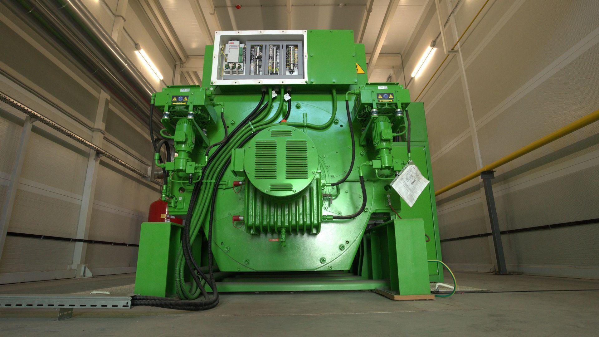 Слайд 2: Энергоцентр состоит из 8 энергоблоков и является одним из крупнейших энергоцентров в России.
Особенностью работы энергоц...